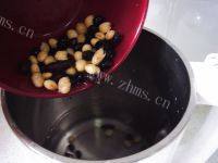 美味早餐黑芝麻黑豆浆做法图解10)