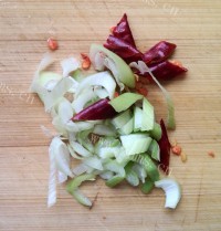 家常菜芹菜炒豆干做法图解3)