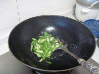 家常菜青椒炒玉米做法图解6)