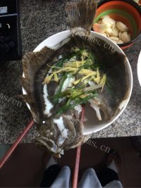 回味无穷的清蒸多宝鱼做法图解6)