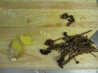 最爱的茶树菇排骨汤做法图解4)