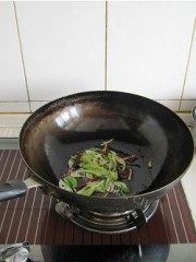 好吃不腻的干烧翅尖做法图解1)