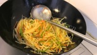 唇齿留香的素炒三丝做法图解7)