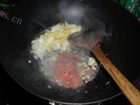 口感饱满的西红柿蛋炒饭做法图解4)