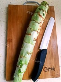 家常菜炒莴笋丝做法图解1)