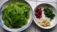 营养丰富的莴笋肉丝做法图解1)