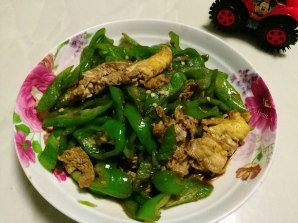 珍馐美味的尖椒炒鸡蛋