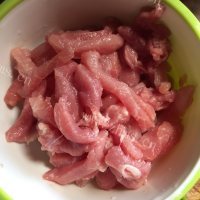 好吃的辣椒炒肉丝做法图解1)