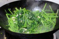 家常菜蒜蓉茼蒿做法图解6)