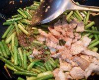 家常肉炒蒜苔做法图解11)