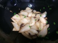 家常炒白萝卜做法图解5)