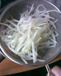 家常菜凉拌豆芽做法图解7)