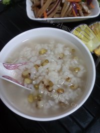 大米绿豆粥做法图解5)