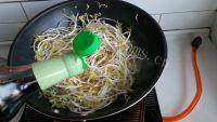 家常菜素炒绿豆芽做法图解5)