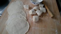 美味的烫面芹菜馅饼做法图解9)