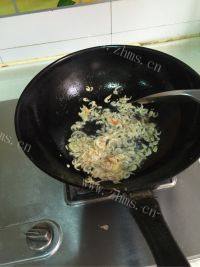 美味的西红柿鸡蛋面做法图解3)