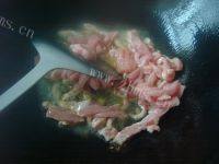 营养的胡萝卜蒜苔炒肉丝做法图解3)