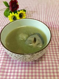 色泽鲜亮的猪骨莲藕汤做法图解8)