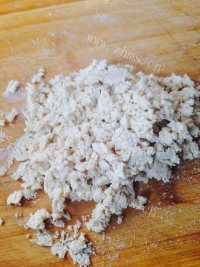 炸豆腐鲜肉小丸子做法图解3)