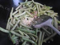 鲜香的肉末四季豆做法图解4)