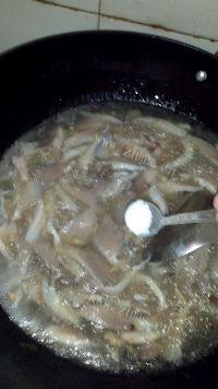 美味的平菇肉片汤做法图解9)