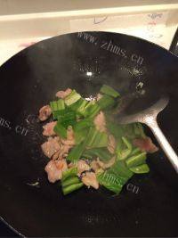 家常菜杏鲍菇炒肉片做法图解5)