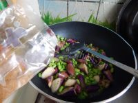 家常菜毛豆烧茄子做法图解9)
