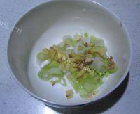 家常菜酸辣白菜帮做法图解3)