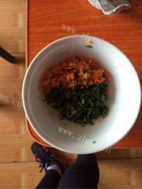美味的青菜胡萝卜小米粥做法图解4)