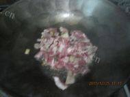 诱人的胡萝卜炒肉做法图解4)