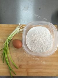 自制葱花鸡蛋煎饼做法图解1)