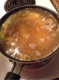 家常沙茶酱排骨焖饭做法图解7)