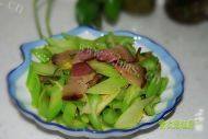 家常菜腊肉炒芹菜