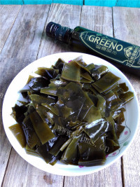 色香味俱全的海带豆腐汤做法图解2)