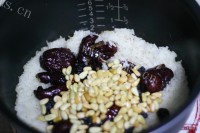 美味的松子红枣糯米糕做法图解5)