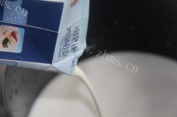 美食抹茶巴巴露佐香草奶冻做法图解3)