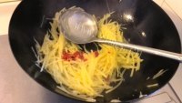 家常菜泡椒土豆丝做法图解6)