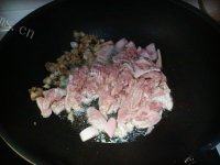 鲜香的花菜炒肉片做法图解4)