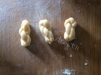 自制鸡蛋小麻花做法图解6)