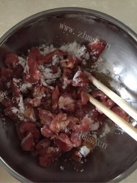 家常菜毛豆炒肉丝做法图解1)