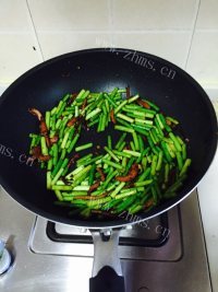 好吃的辣炒蒜薹做法图解9)