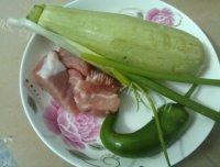 家常菜西葫芦炒肉片做法图解1)