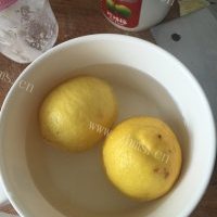 酸甜的柠檬蜂蜜水的做法图解二