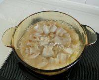 美味的酸菜氽白肉做法图解4)