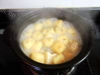 自制牛骨粉丝油豆腐煲做法图解7)