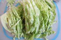 美味的凉拌卷心菜做法图解1)