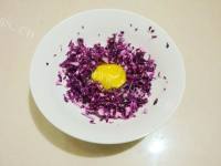紫甘蓝煎饼做法图解3)