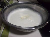 自制炼乳戚风蛋糕做法图解10)