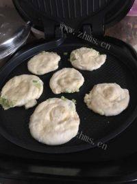 美味的香酥葱油饼做法图解14)