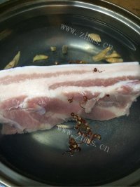 家常菜土豆回锅肉做法图解1)